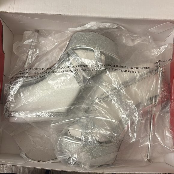 Guess Duriany Heels - Picture 4 of 5